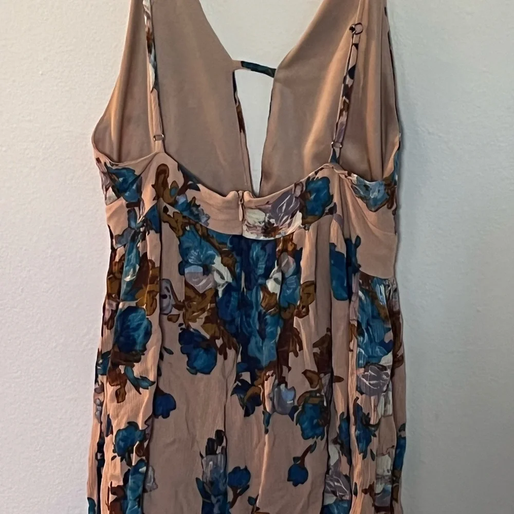 Coveted Clothing Woman’s Floral Romper - Picture 6 of 11